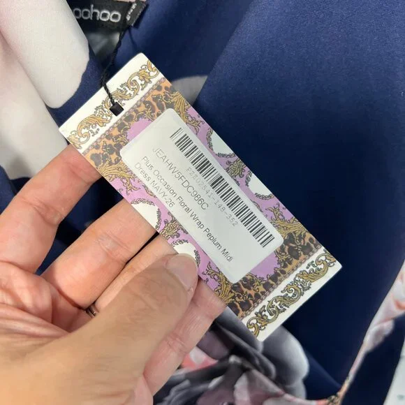 NWT Boohoo Plus Size Occasion Navy Floral Wrap Peplum Sleeveless Midi Dress - Picture 7 of 8